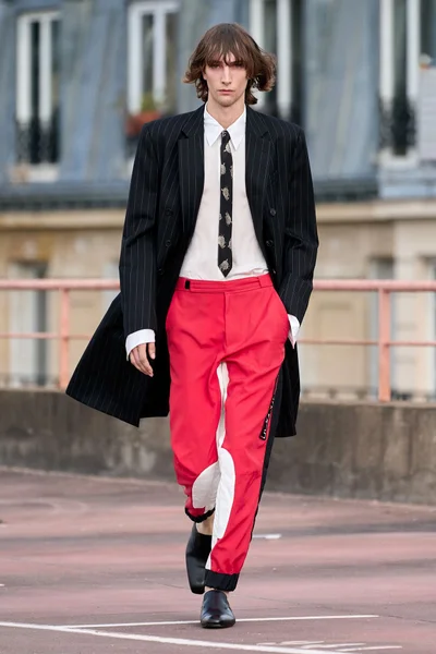 Look 10